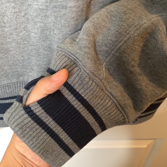 Maple Leafs NHL Small Roots Hoodie Sweatshirt - Picture 11 of 11